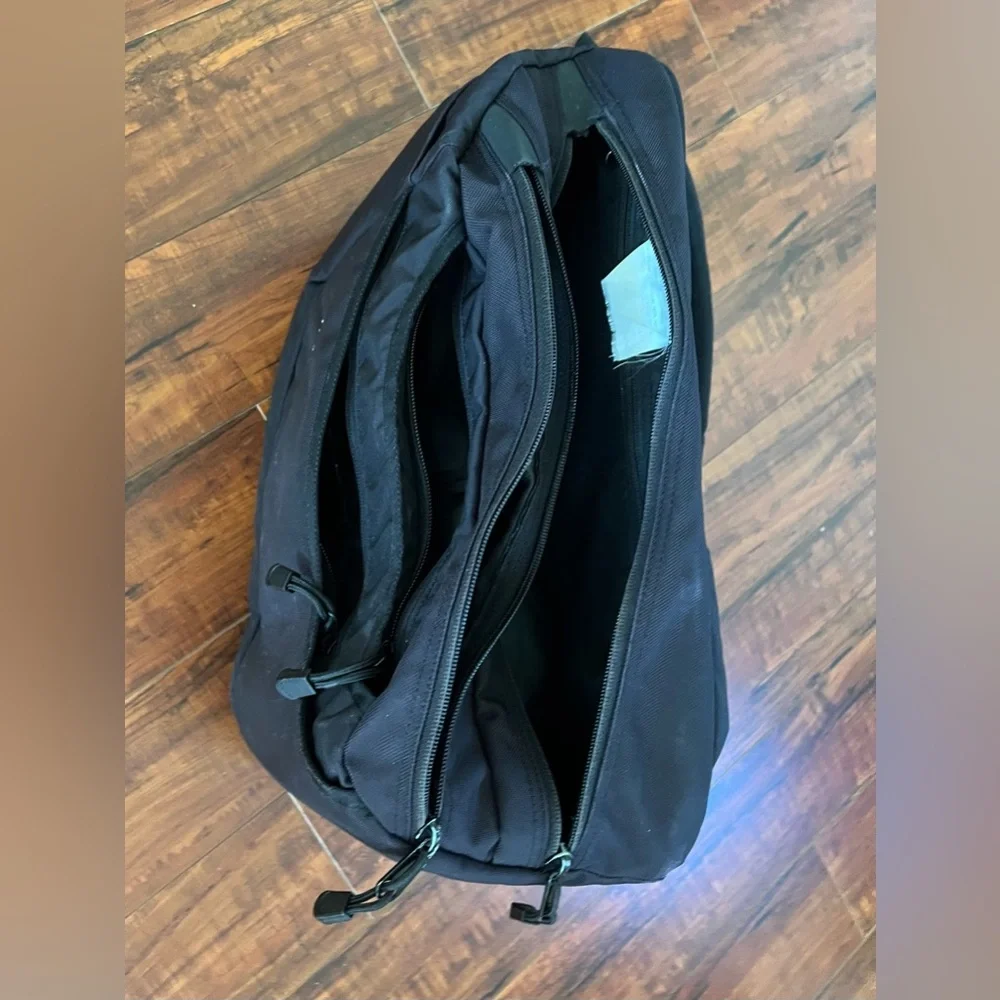 ARC’TERYX Blade 21 Laptop Travel Backpack - Picture 5 of 9